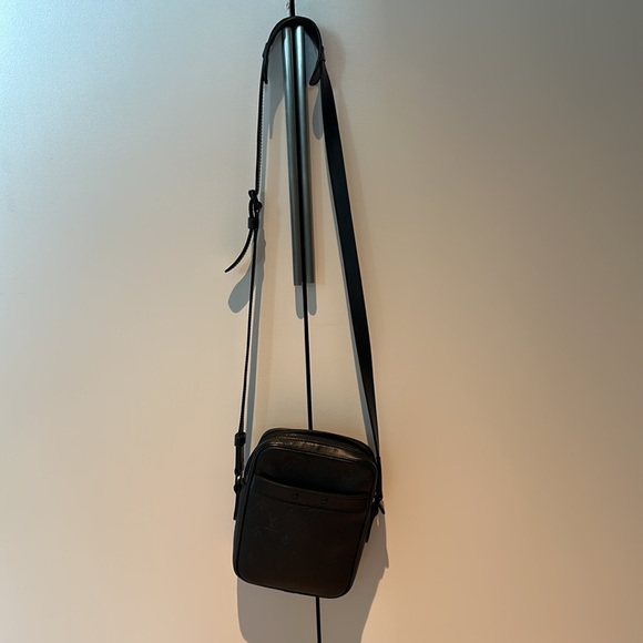 Louis Vuitton M44972 Shoulder Bag Danube Monogram - authentic - great condition - Picture 6 of 8